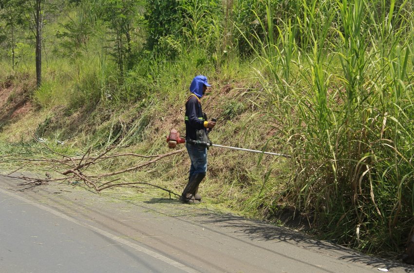 OBRAS REALIZA SERVIÇO DE LIMPEZA E CONSERVAÇÃO EM BAIRROS DE JAGUARIÚNA