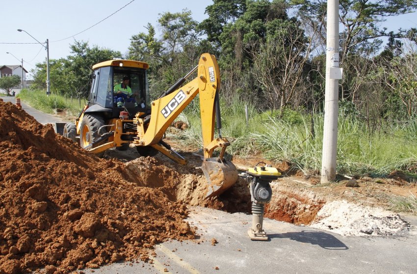 OBRAS REALIZA MANUTENÇÃO EM GALERIA DE ÁGUAS PLUVIAIS NO RESERVA DA BARRA